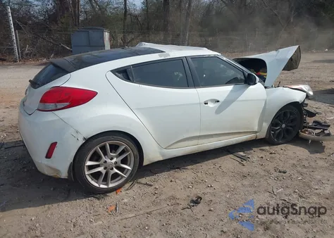 2013 Hyundai Veloster Base W/Red z USA, uszkodzony, nr VIN KMHTC6AD4DU126090